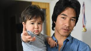 Trebarnspappa i Robertsfors hotas av utvisning