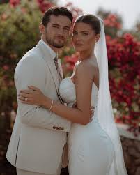 Mr & Mrs Travis 🤍