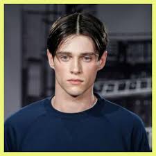 The '90s hair curtains hairstyle worn by stars like leonardo dicaprio is back. Middle Part Hairstyles Men 128091 How To Get A Stylish Curtain Haircut Tutorials