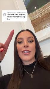 Amelia Hinton's Instagram, Twitter & Facebook