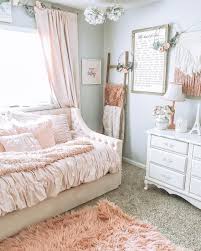 Most designers will tell you that you need a minimum of 30 inches all around the bed for movement. Pin By Ainyra On Asinastra Girls Daybed Room Room Inspiration Bedroom Room Ideas Bedroom