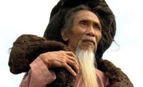 Super short in the back with gradually longer locks moving from above the ears to the front where the hair falls from the crown to a bit above the brows. Man Who May Have Had World S Longest Hair Dies In Vietnam Metro News