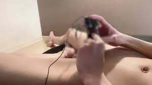 亀頭責めの大人のおもちゃで声が漏れちゃった♡最後はローション手コキで射精