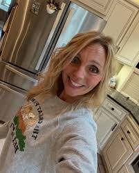 Janet Comer's Instagram, Twitter & Facebook