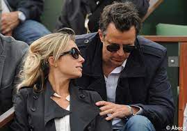 Sans pour autant renoncer à accompagner ses fils à l'école. Anne Sophie Lapix Et Son Mari Les People Se Pressent A Roland Garros Elle