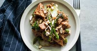 Nouilles Soba Avec Tempeh Et Sauce Au Beurre D Arachide Epice Yummy Lunches Vegetable Seasoning Lunches And Dinners