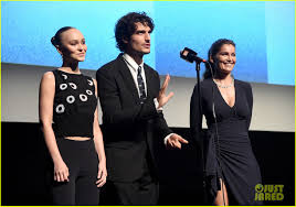 22 e festival international du film de comédie de l'alpe d'huez du 15 au 20 janvier 2019, et présidé par alexandra lamy; Lily Rose Depp Brings A Faithful Man To New York Film Festival 2018 Photo 4160775 Laetitia Casta Lily Rose Depp Louis Garrel Pictures Just Jared