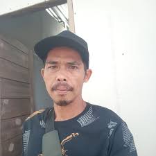 A herder in northwest China's Qinghai Province discovered a snow leopard  resting