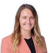 Samantha Capps's Instagram, Twitter & Facebook