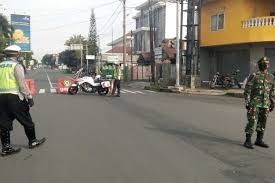 The city of tasikmalaya has a population of about 800,000. Hari Pertama Psbb Jabar Di Tasikmalaya Jalan Perkotaan Langsung Sepi Halaman All Kompas Com