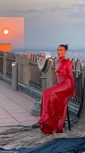 Supermodel bella hadid has stunned everyone on the red carpet of the cannes film festival 2021. Bella Hadid Shows Off Her Back And Injured Knee In A Red Sequined Dress For The Vogue Rooftop Shoot In New York Oltnews
