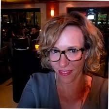 Kerry Hecht's Instagram, Twitter & Facebook