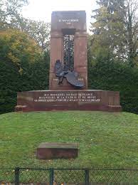 D'abord le 11 novembre 1918 pour la défaite de l'allemagne, puis le 22 juin 1940 pour la défaite de la. Portail Pedagogique Histoire Geographie Citoyennete Clairiere De Rethondes Ou Clairiere De L Armistice