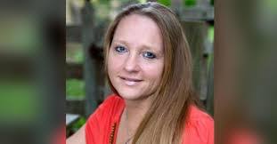 Lynn Mutter's Instagram, Twitter & Facebook