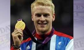 Pearson grabs discus gold for GB