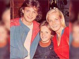 Si luis miguel diera señales de su pasado, si uno pudiera preguntarle, ché, ¿qué pasó con tu mamá? Luis Miguel Pati Chapoy Revela Donde Esta Y Que Ocurrio Con Su Madre Marcela Basteri Spoiler Bolavip
