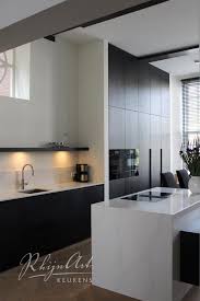 luxe matzwarte keuken met marmeren werkblad maatwerk keukens appartamento