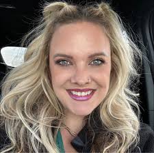 Who has painted their goose something other than white?