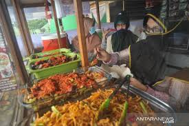 .harga yang tercantum adalah harga yang berlaku di jakarta, harga mungkin berbeda antara outlet/cabang satu dengan yang lain. Berbagi Berkah Saat Pandemi Melalui Nasi Padang Rp5 000 Antara News