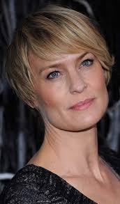 This classy hairstyle can be achieved with just a headband, a few hairpins, and a lot of patience. 50 Amazingly Cool Hairstyles For Short Hair