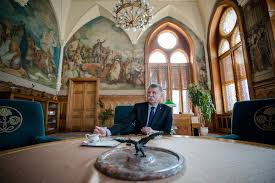 A minimálbér bruttó 167 ezer forint, a számlámra így a négy gyerekem után. Bunkerben Varjak A Csodafegyvert Demokrata