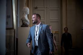 Accident, refus des tests d'alcoolémie et stupéfiants : le député RN Antoine Villedieu suspendu de ses fonctions