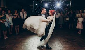 Die 50 Schonsten Hochzeitslieder Fur Viele Emotionale Momente An Eurem Grossen Tag In 2020 Lieder Hochzeit Hochzeitslieder Lustige Hochzeitslieder