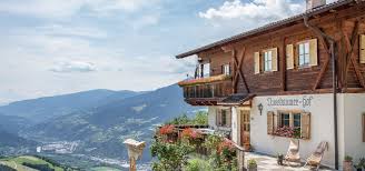 Urlaub Auf Dem Bauernhof In Sudtirol Mit Schwimmbad Pool Mit Aussicht Allgau Ferienhaus Allgau Urlaub Urlaub Auf Dem Bauernhof