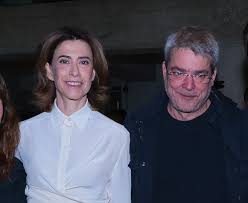 Fernanda Torres faz aparição rara com o marido e o enteado em noite de  cinema