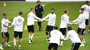 A seleção alemã irá jogar contra a turquia, a dia sete de outubro, em colónia. As Chances Alemas Na Corrida Pela Euro 2020 Alemanha Futebol Clube