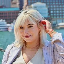 Gina Marsh's Instagram, Twitter & Facebook