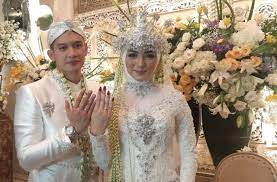 Setahun menikah, ini 11 potret manis citra kirana & rezky aditya. Resmi Menikah Ini Panggilang Sayang Citra Kirana Dan Rezky Aditya Matamata Com