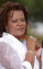 Sheila Brace's Instagram, Twitter & Facebook