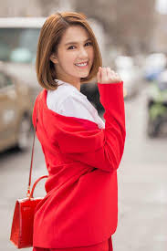 Điều đáng nói là hôm nay ngọc trinh diện trang phục khá đơn giản cùng mái tóc ngắn được để tự nhiên. Ngá»c Trinh Cáº¯t PhÄƒng Mai Toc Dai ThÆ°Æ¡ng Hiá»‡u Lam Má»›i Hinh áº£nh Sau Nhá»¯ng Thá»‹ Phi