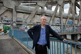 Il participe alors au triathlon de nice aux côtés de son père. Le Pont De Bezons De Jean Rolin Un Tres Beau Livre Du Presque Rien