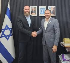 אני נכנס לקואליציה. בתפקיד המשנה...