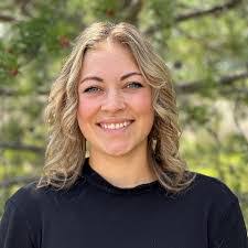 Janet Marlin's Instagram, Twitter & Facebook