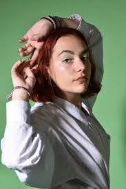 Clara Colin's Instagram, Twitter & Facebook