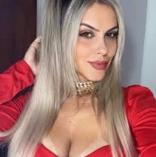 Lily Gomes's Instagram, Twitter & Facebook