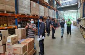 Ujar ibu tiara dari luar.aku sbenarnya dah mendengar namun rasanya badanku lagi malas bangun … oh ibu aku juga dah mo sampai neh….cepat iful…ibu bantu….oho….uhhhhh….ibu tiara menggoyangnya lagi…dan akhirnya ibu. Polis Keluar 16 Kompaun Op Patuh Di Kedah