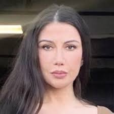 Lorri Hill's Instagram, Twitter & Facebook