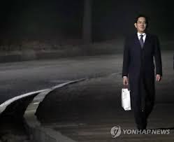 다행인지 불행인지 그것도 총사령관 '발하일'의 전령새가! ì´ìž¬ìš© ë¶€íšŒìž¥ ì´ì œ ì§'ìœ¼ë¡œ ì—°í•©ë‰´ìŠ¤