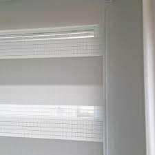 Durch diese technik lassen sich vielfältige lichteinwirkungen über den rechts positionierten kettenzug steuern: Jalousien Rollos Doppelrollo Klemmfix Ohne Bohren Grau 105x210cm Sonnenschutzrollo Zebrarollo Duo Mobel Wohnen Blowmind Com Br