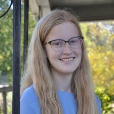 💛 Our first-year student for the month is Anna Ahrens! Anna is from  Jackson, Missouri. She is majoring in Music (violin) and French Language,  Literature and culture. She is also pursuing a