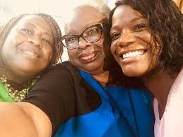 Lisa Ottley's Instagram, Twitter & Facebook