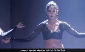 This throwback dance video of Katrina Kaif is going viral on social media.  - Scoop Beats