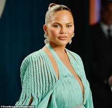 Vous ne pouvez plus suivre le compte de l'autre personne, pas plus que le vôtre. Chrissy Teigen Bloque 1 Million De Personnes Sur Twitter Car Son Compte Est Inonde De Psychopathes Malades Fr24 News France