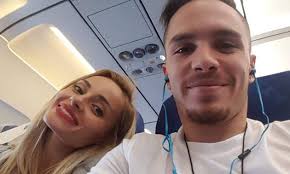 Maybe you would like to learn more about one of these? Basilikh Milloysh Leyterhs Petroynias Oikogeneiakh Selfie Apo Thn Bolta Se Parko Pics Ry8mos 101 9