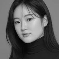 Amanda Doris's Instagram, Twitter & Facebook