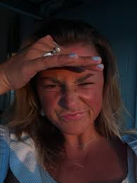 Hey folks! If you haven't met me yet, or if you have and are still curious,  my name is Mana Bear (mah nah bear). I am a career artist. I work from